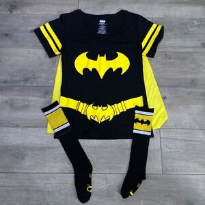 Women’s black short sleeve Batman Shirt/Velcro yellow cape size XL with socks